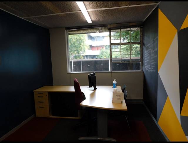 1,005M² OFFICE TO LET IN FERNDALE